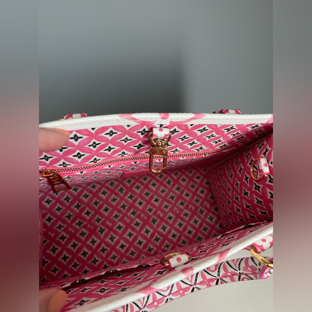 Louis Vuitton Monogram Giant By The Pool 2.0 On The Go PM Pink - Picture 11 of 14